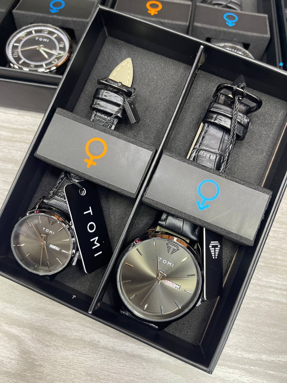 Set de 2 relojes T O M I