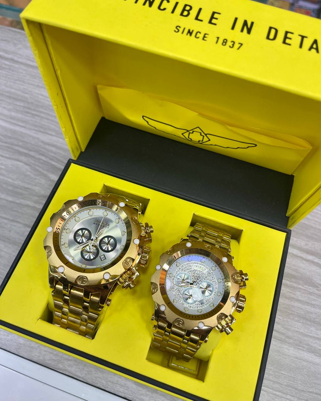 Set de relojería en pareja – INVICTA VENOM FUNCIONAL